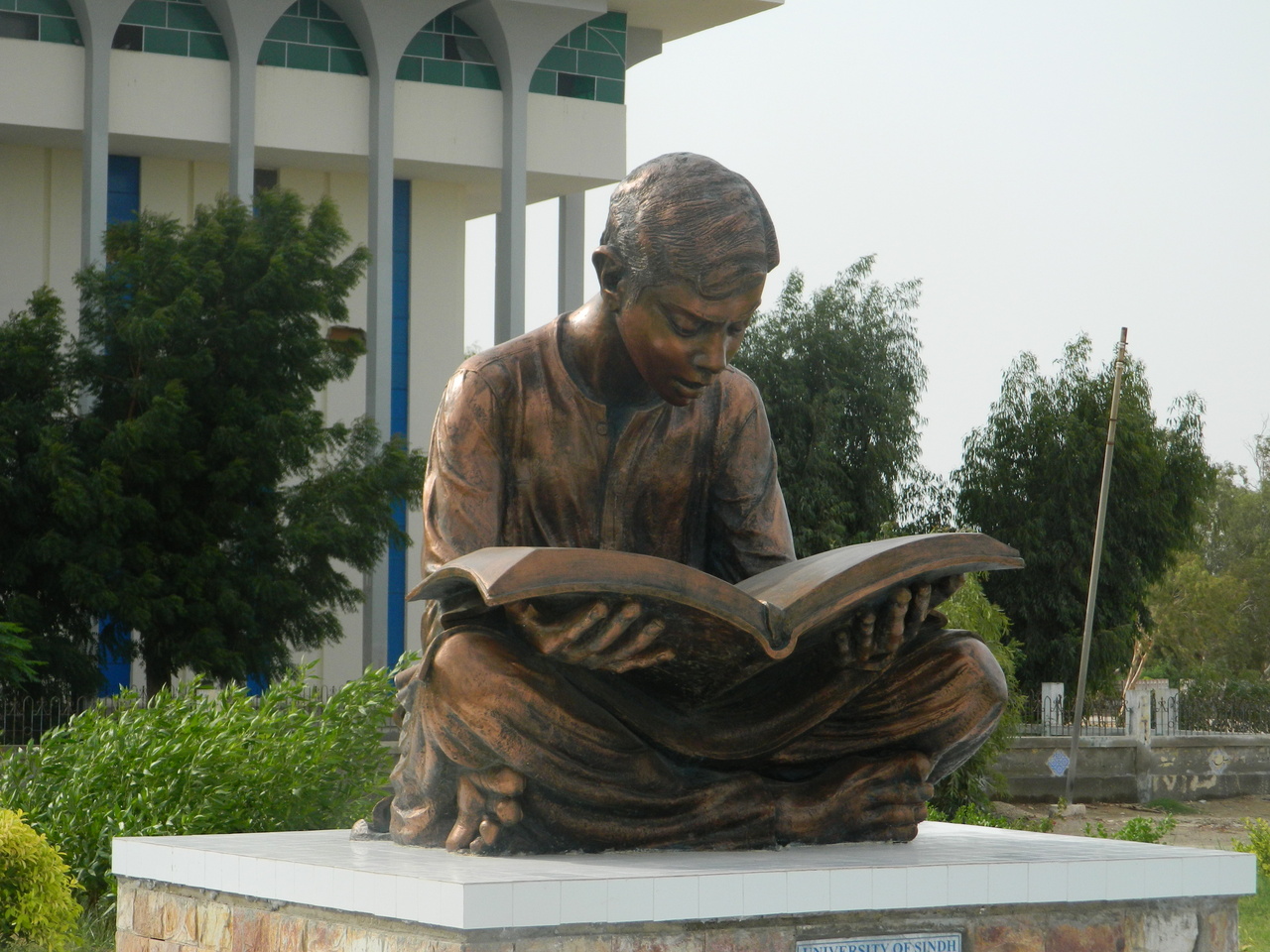 فلسفه، نه دانستن، که پرسش‌گری است