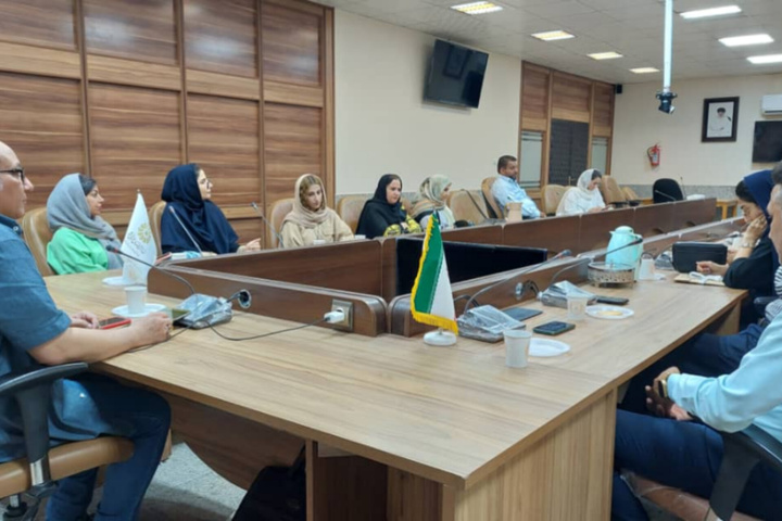 شعر، شخصیت و زندگی بهمنی در هم تنیده است