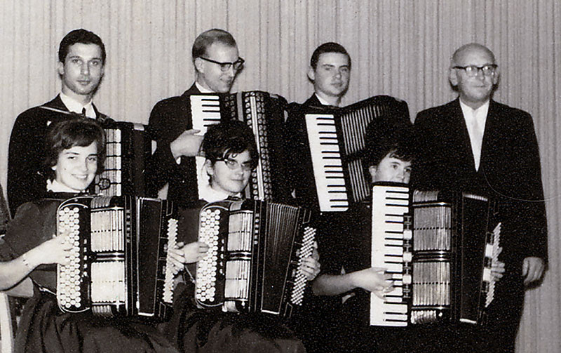 سینایی و هنر زیستن در متن تاریخ و تصویر