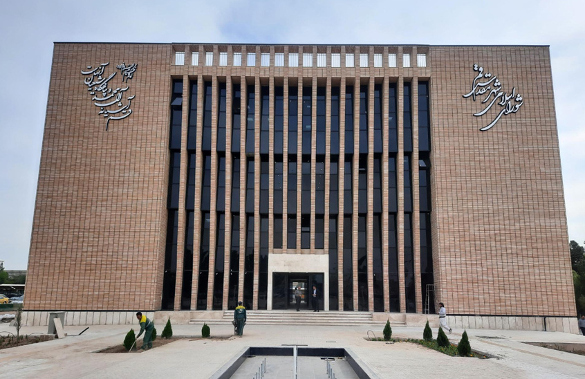 چراغ کم‌فروغ کتابخوانی در شهر هزار کتابخانه