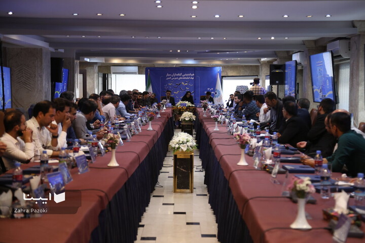 بیم و امیدهای کتابداران سیار/ کیلومترها پیمایش برای ترویج دانایی