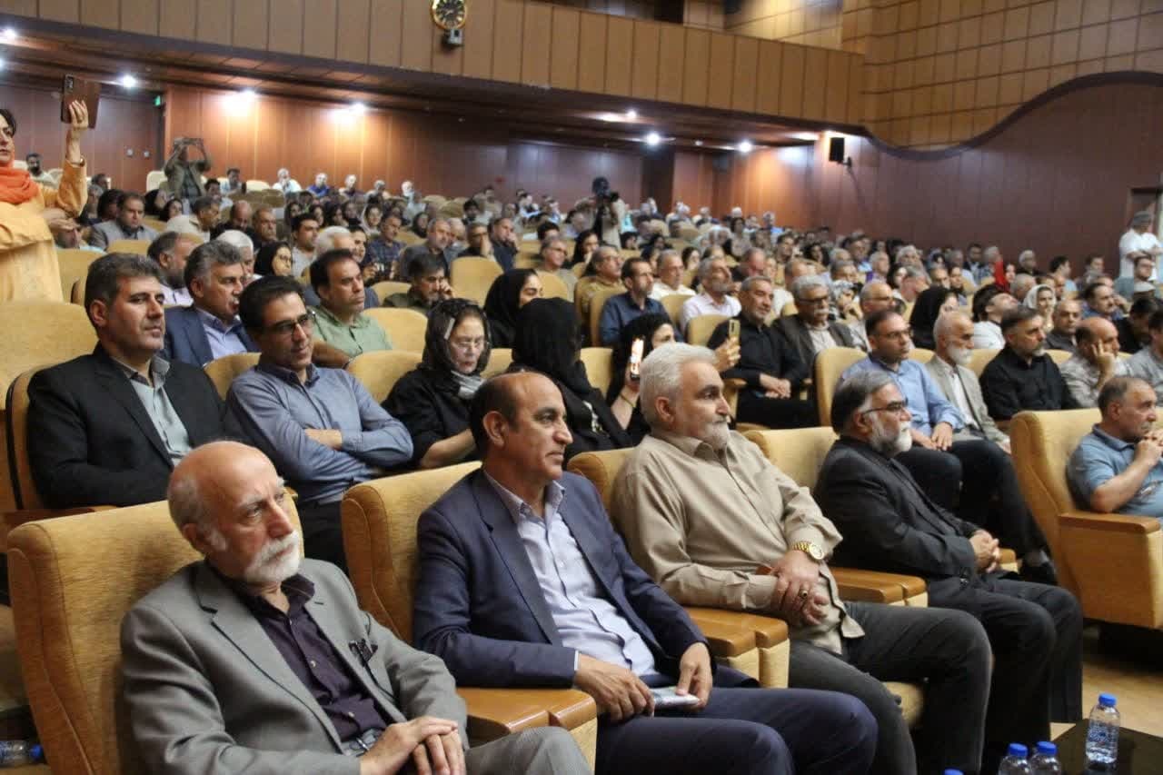 «سیامک موسوی اسدزاده»؛ نماد فرهنگ لرستان/ ضرورت تاسیس خانه هنرمندان