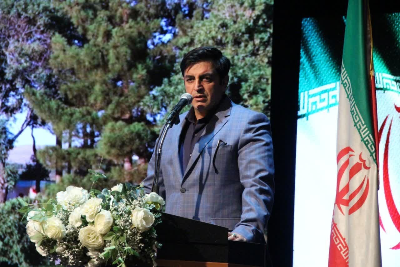 وعده افتتاح کارخانه کاغذ از سنگ الیگودرز باز هم عقب افتاد/ افتتاح شاید اواخر پاییز