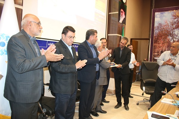 «گنج ادب» در شهرکرد رونمایی شد