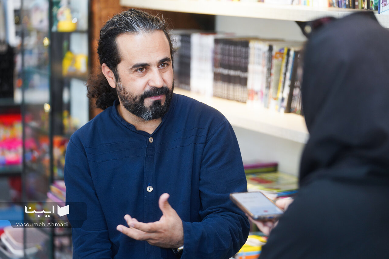 نیمقرن کتابفروشی، سر نبش