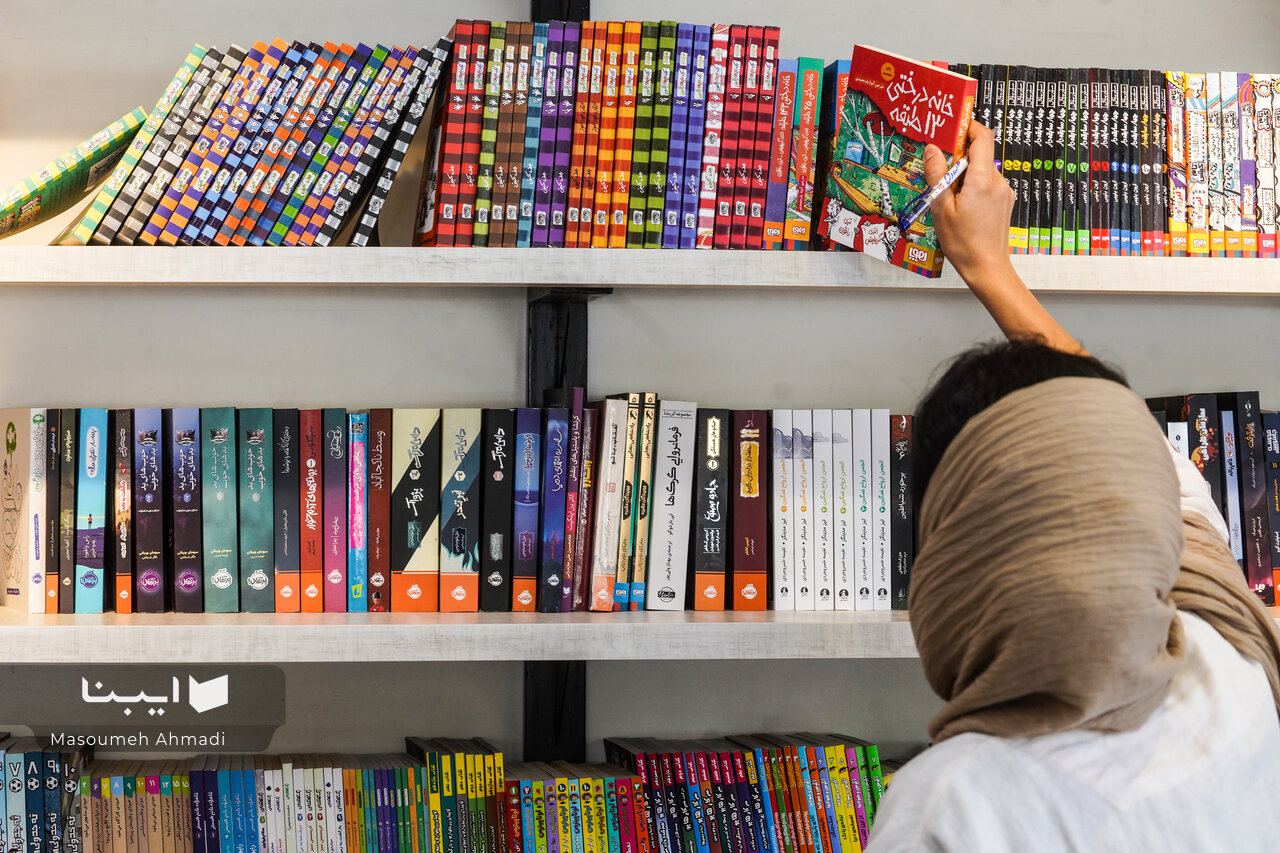 خوب و بد پیش‌فروش کتاب برای ناشر و کتابفروش