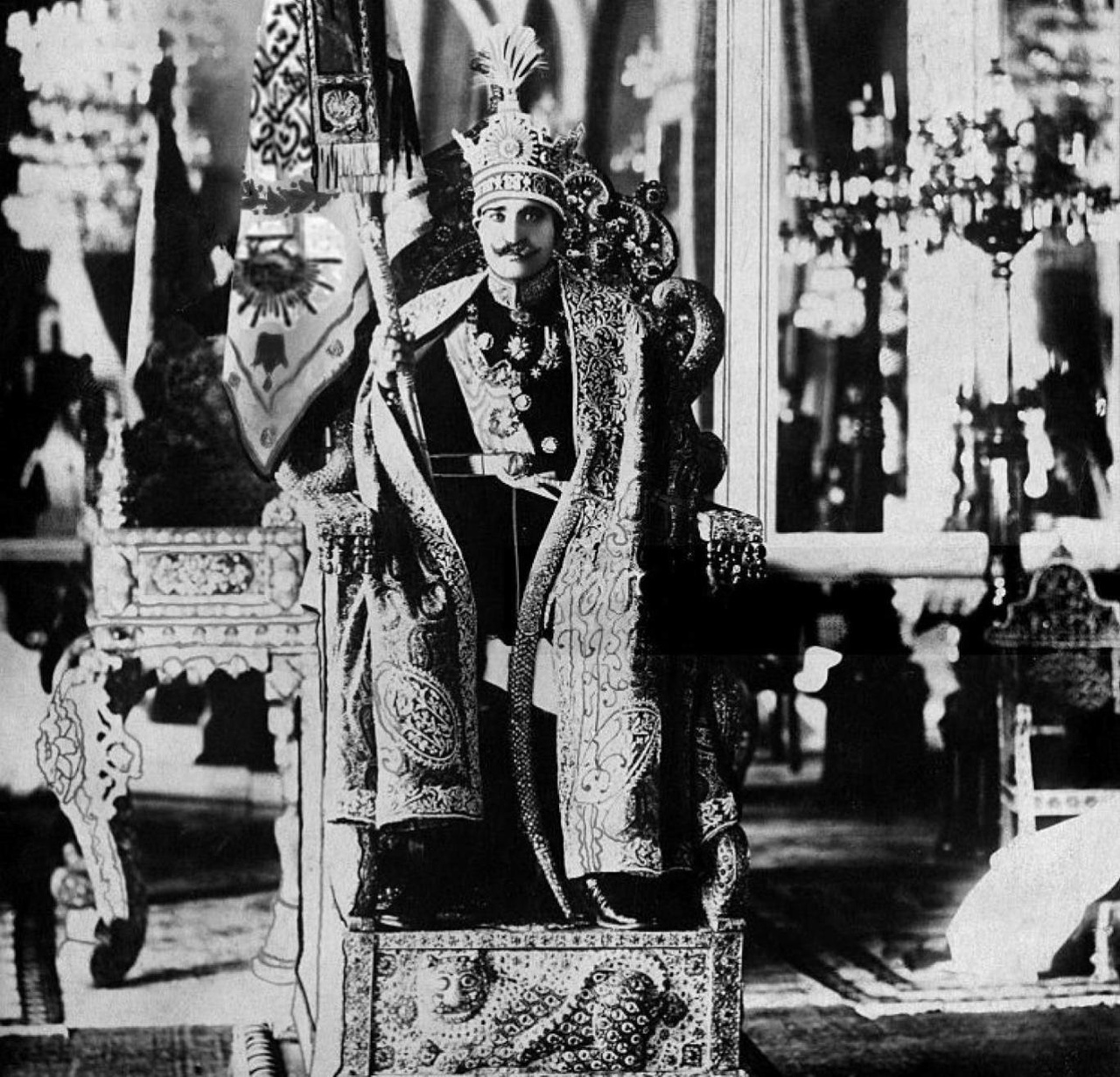 وقتی کلاه پهلوی جای عمامه را گرفت