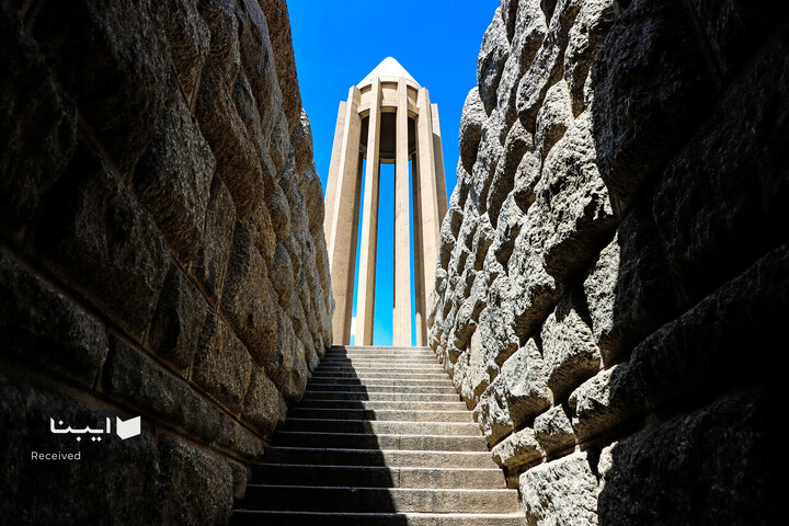 آرامگاه بوعلی‌سینا