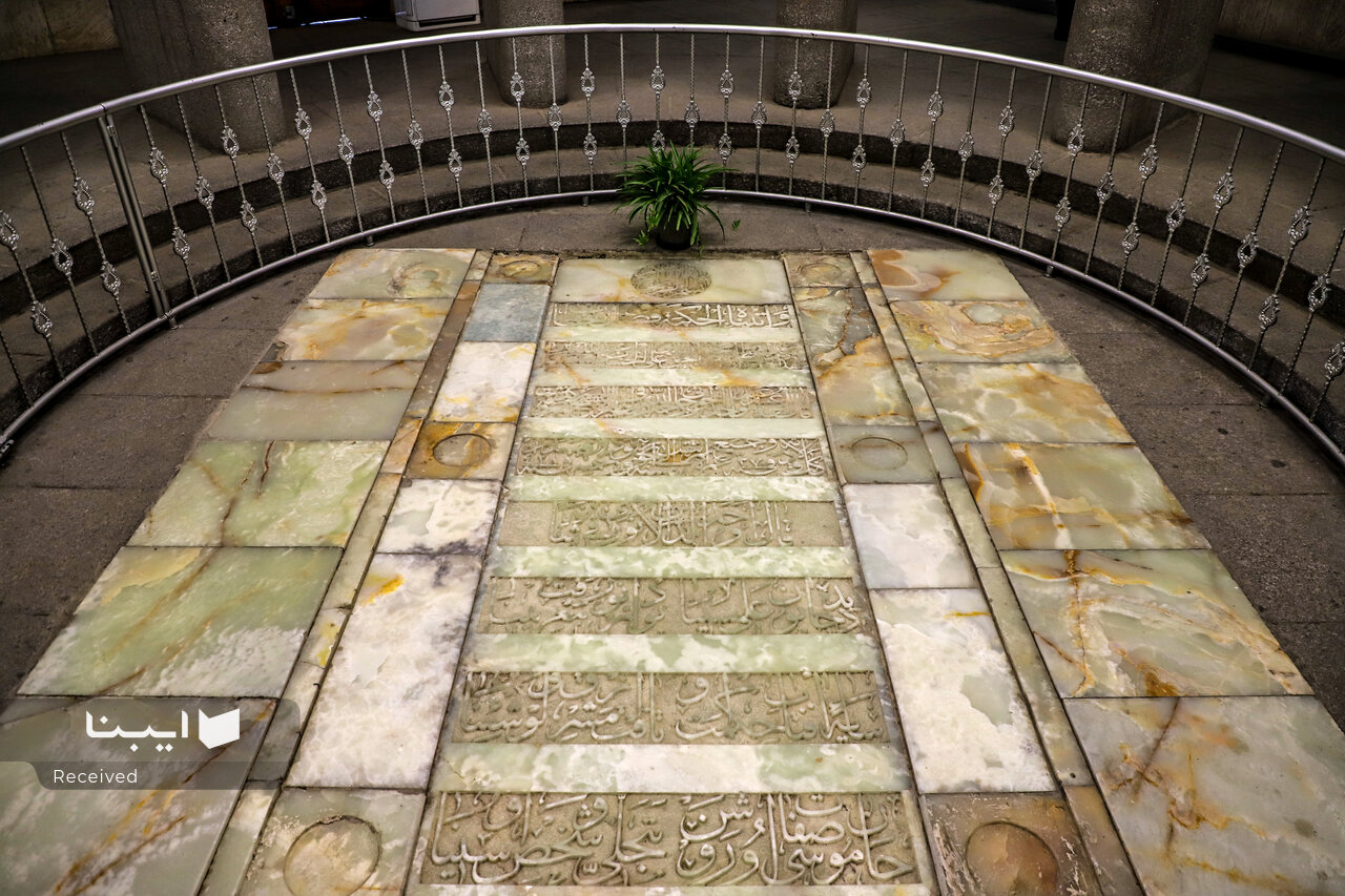 آرامگاه بوعلی؛ نمادینترین بنای معماری مدرن ایران/ ستونهای بنا چه معنایی دارند؟