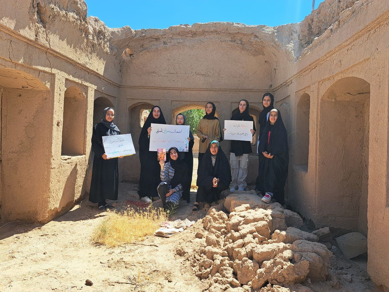 کتاب «گرتا تونبرگ» الهامبخش دختران ابویسان برای احیای کوچکترین ارگ خشتی جهان