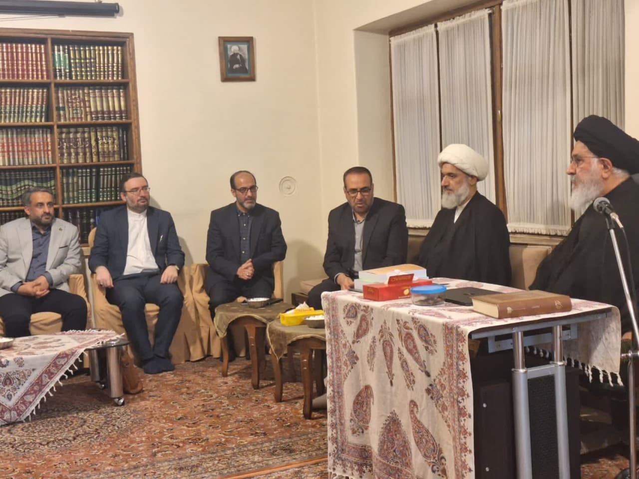 مطهری به نقدهای راسل بر منطق ارسطویی پاسخ میداد