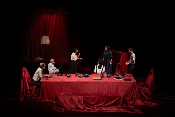 نمایش «قبیله‌ها» نقدی بر هر نوع تعصب است/ تائیدی بر نظریه لکان درباره زبان و قدرت