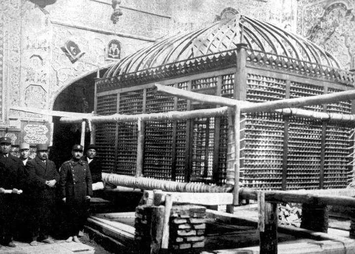 تصویری قدیمی از ضریح چوبی امام رضا (ع)