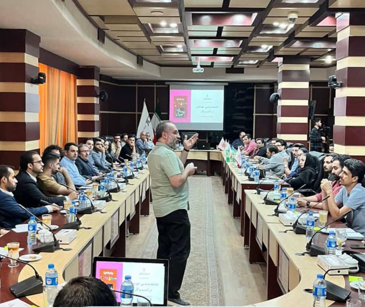 تحلیل کتاب «جامعهشناسی خودمانی»/ از ماست که برماست