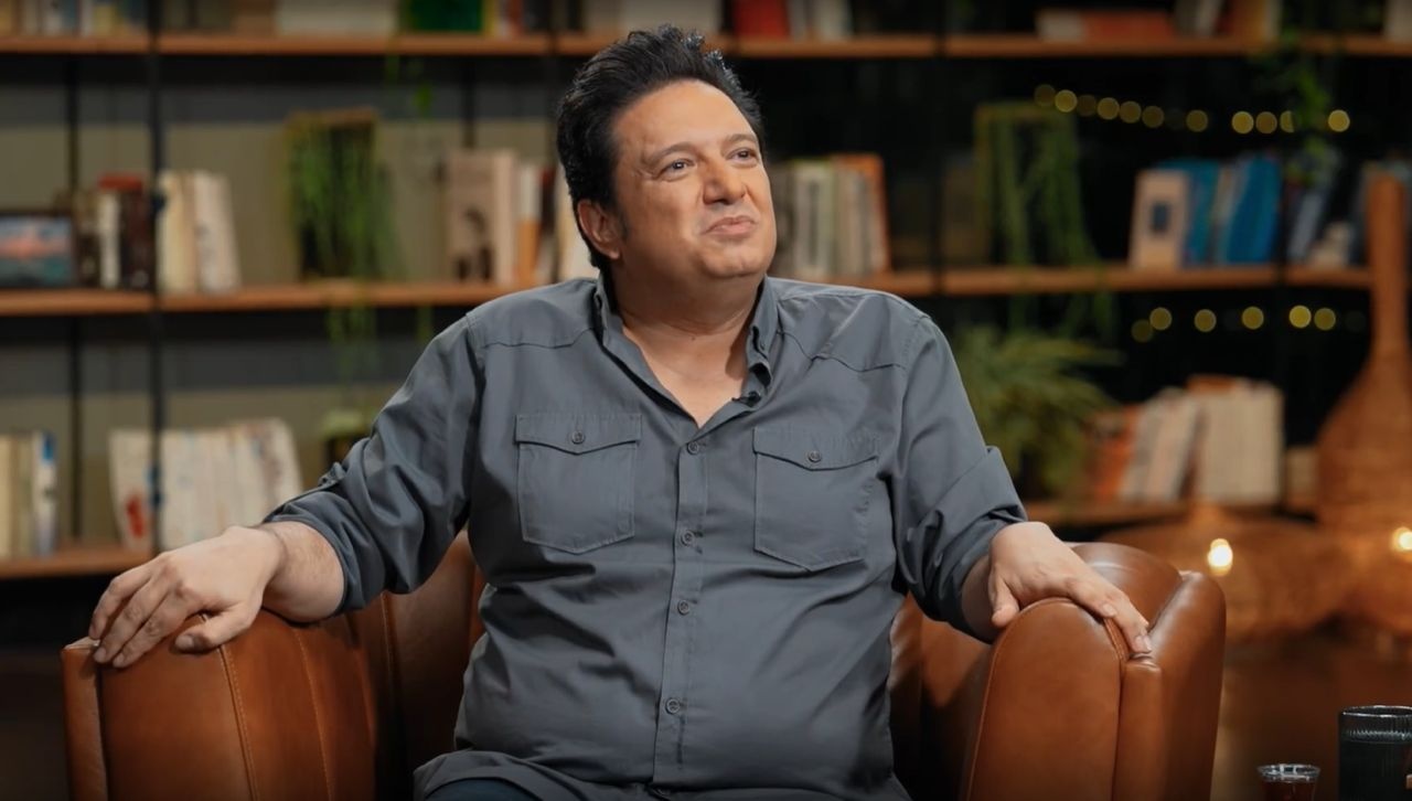 گروس عبدالملکیان: شاعر کشف نمی‌کند، پنهان می‌کند/ شعر حسودترین معشوق دنیاست + فیلم