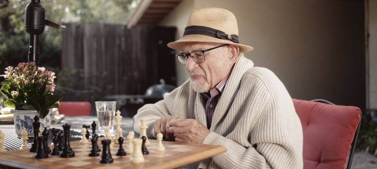 یالوم تنهایی ما را قابل‌تحمل‌تر می‌کند