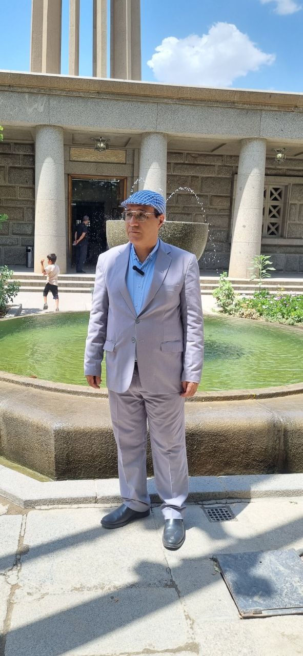 آرامگاه بوعلی؛ نمادینترین بنای معماری مدرن ایران/ ستونهای بنا چه معنایی دارند؟