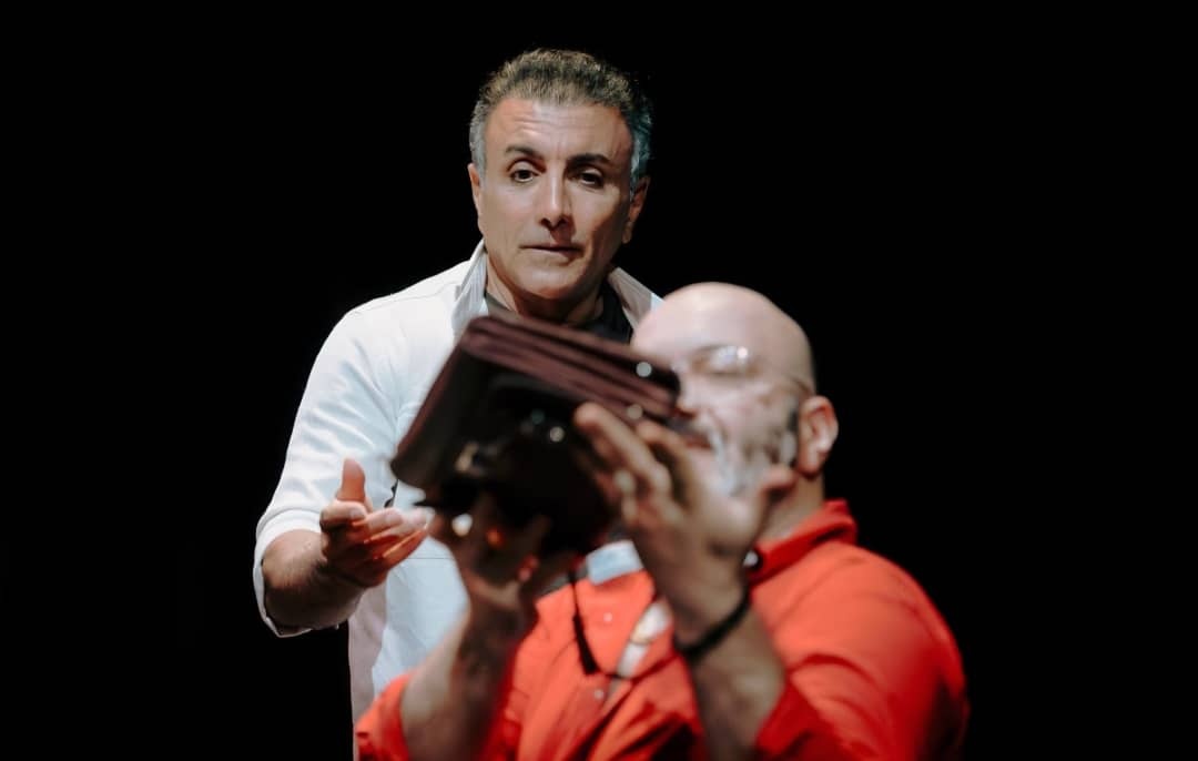 «کافه مک اَدم» آیینهای از رنجهای مهاجران است/ قبل از جنگ ۱۲ روزه در این نمایش بازی نمیکردم