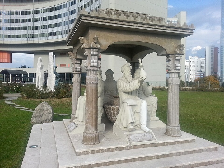 فیلسوف مخالف‌خوان