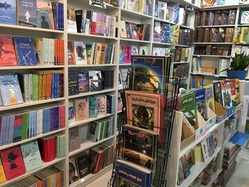 روایتی از نخستین کتابفروشی بعد از انقلاب در «ایوان»/ چراغ دانایی همچنان روشن است