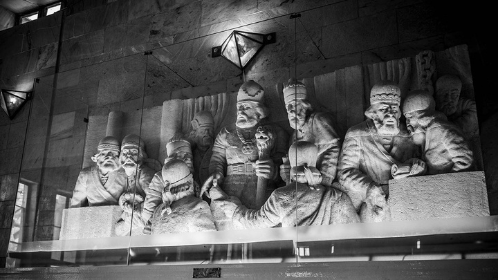 تو این را دروغ و فسانه مخوان