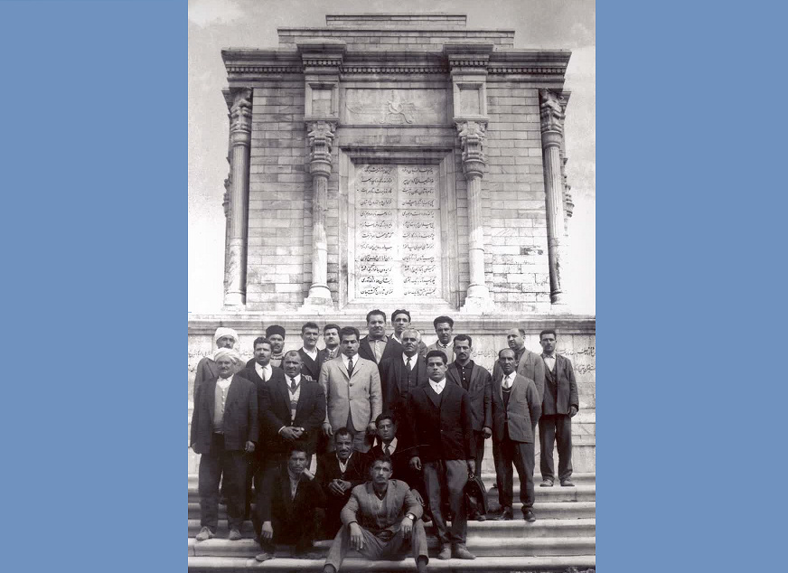 غلامرضا تختی در آرامگاه فردوسی