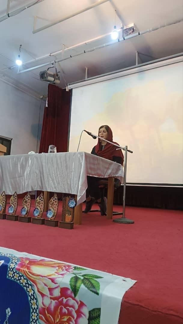 اخوان یکی از سیاسیترین شاعران معاصر بود