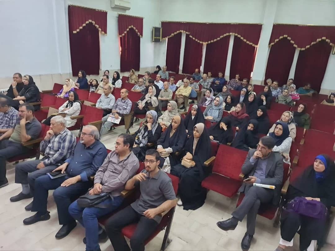 اخوان یکی از سیاسی‌ترین شاعران معاصر بود