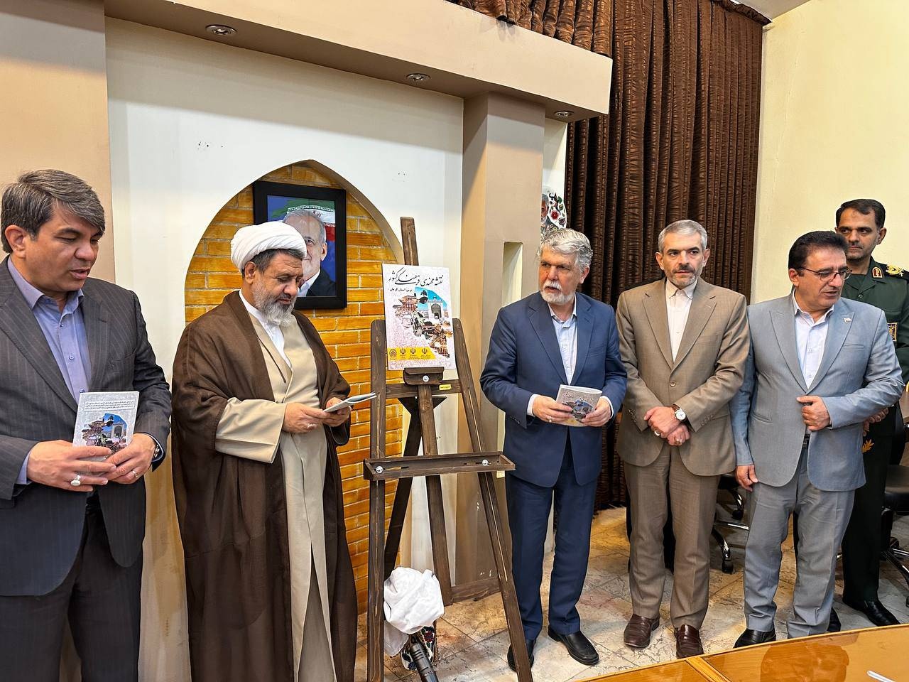 بذر ایران دوستی را در دل نسل جوان بکاریم