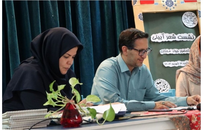 نشست ادبی انجمن شاعران نوجوان «روشنا» در اراک برگزار شد