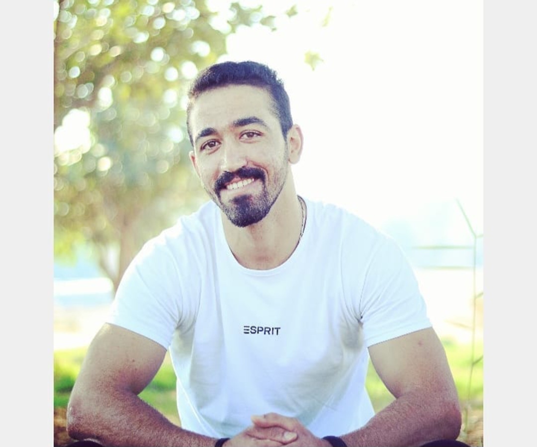 ابراز عشق به فردوسی در روستایی دورافتاده/ ساخت سردیس؛ واکنش هنرمند لُر به توهین اینستاگرامی