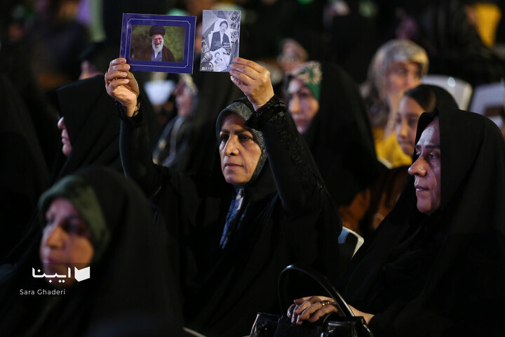 آیین رونمایی از تقریض رهبری بر کتاب «پاسیادِ پسر خاک»