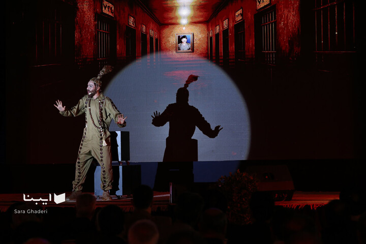 آیین رونمایی از تقریض رهبری بر کتاب «پاسیادِ پسر خاک»