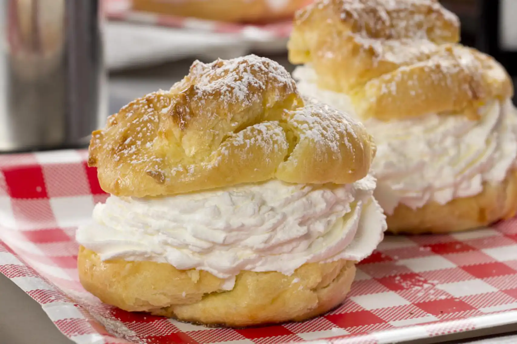 طرز تهیه شیرینی خامه‌ای حرفه‌ای در خانه