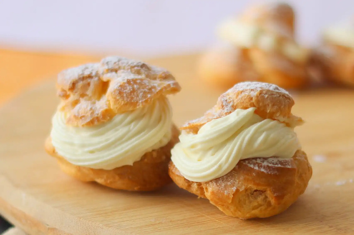 طرز تهیه شیرینی خامه‌ای حرفه‌ای در خانه