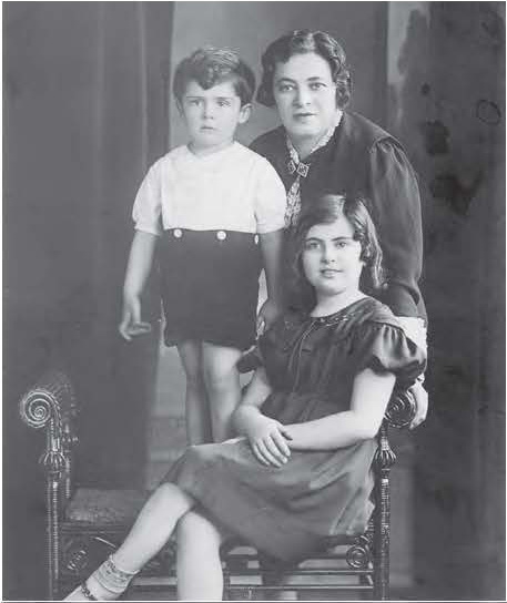 یالوم تنهایی ما را قابل‌تحمل‌تر می‌کند