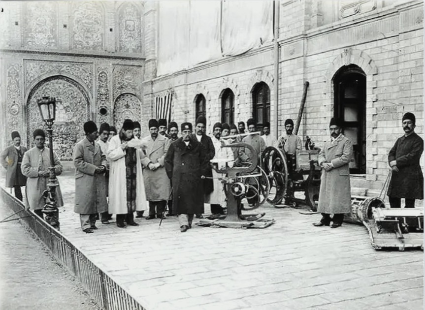 مظفرالدین شاه در چاپخانه