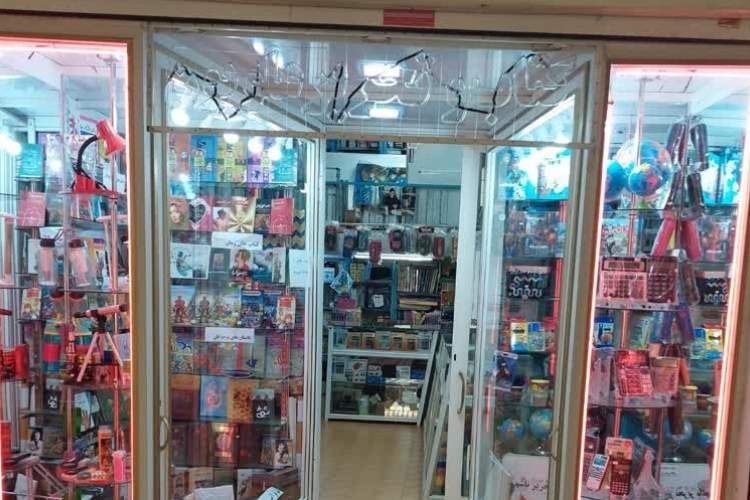 «علویون» کتابفروشی ۸۰ ساله‌ای در قلب زنجان/ پاتوق انقلابیون همچنان استوار ایستاده است