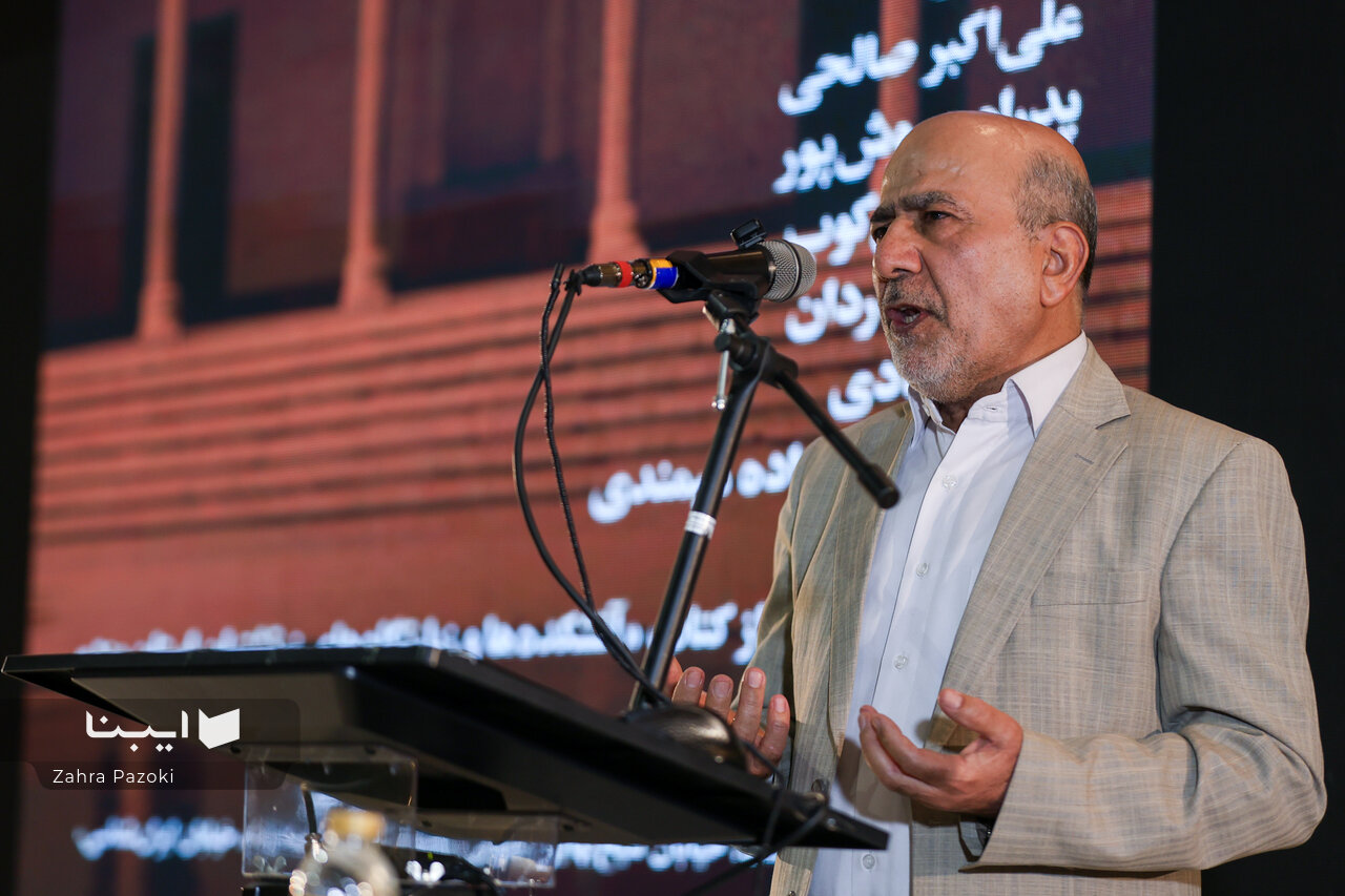 پاسبانی از آتش فرهنگ ایران وظیفه هر ایرانی است