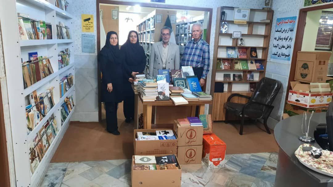 اهدای کتاب در تربت حیدریه/ نشست ادبی در خوشاب