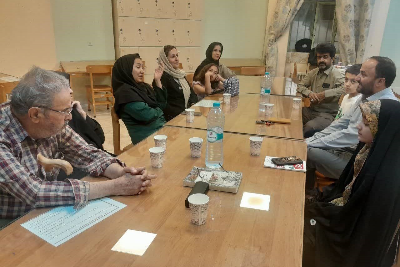 اهدای کتاب در تربت حیدریه/ نشست ادبی در خوشاب