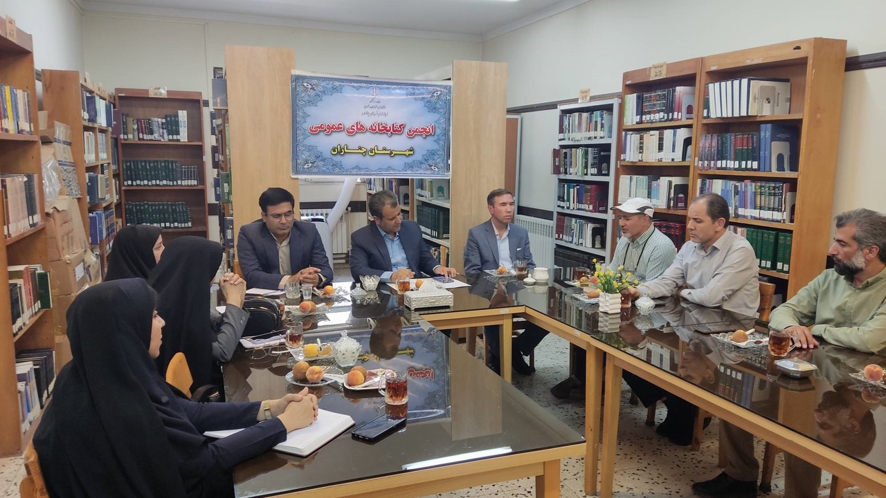 اهدای کتاب در تربت حیدریه/ نشست ادبی در خوشاب