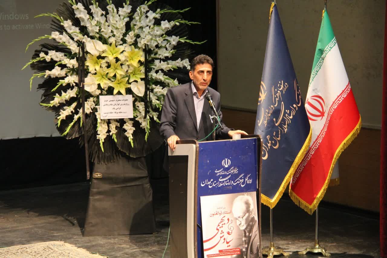 سیاوش دیهیمی از پیشگامان شعر و ادبیات در همدان بود