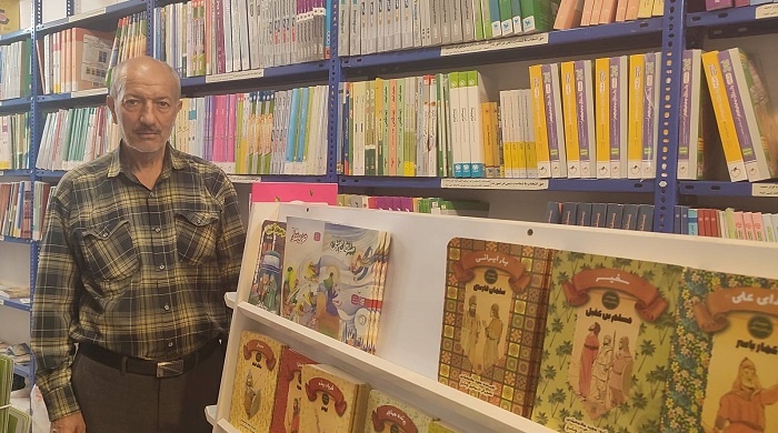 این کتابفروشی از خاکستر برخاست/ قصه ۴۰ سال پایداری در شهرکرد