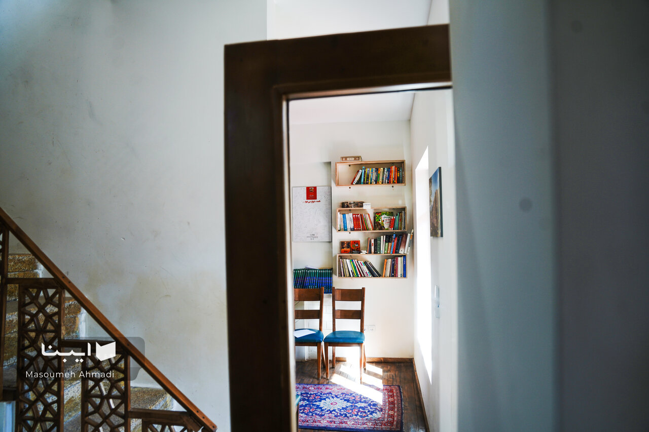 بیشتر آثارم را در طبقهی بالای این خانه نوشتهام