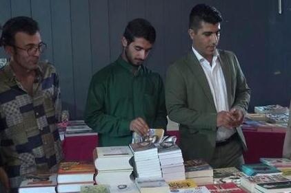نمایشگاه کتاب در شهرستان بهمئی برپا شد