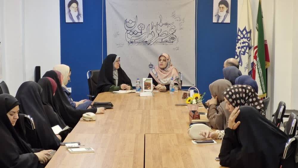 تعداد زنان طنزنویس کم است