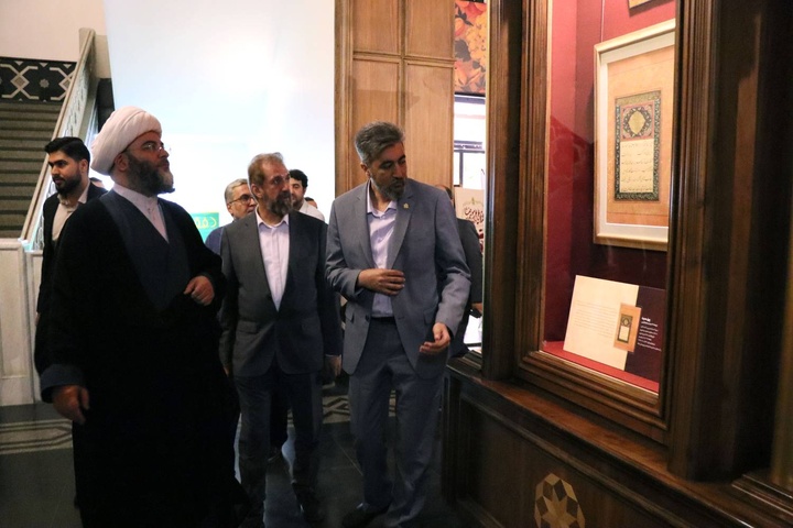 نمایش ۱۵ اثر نفیس مرتبط با پیامبر (ص)