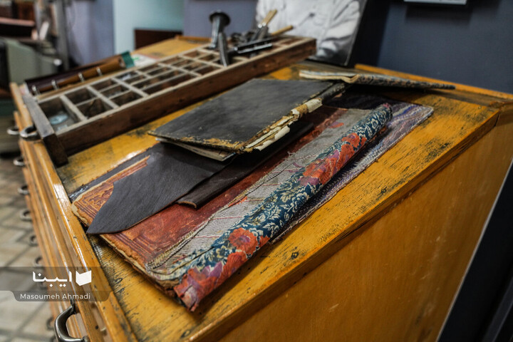 نمایشگاه آثار قدیمی کتابخانه مرکزی دانشگاه تهران