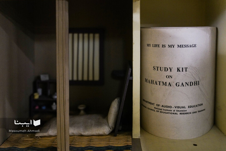 نمایشگاه آثار قدیمی کتابخانه مرکزی دانشگاه تهران